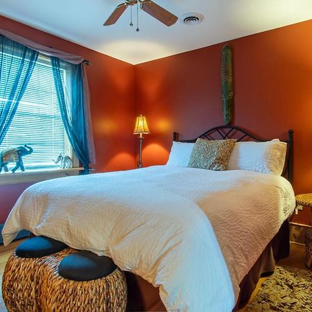 Emilyville Inn Campbellford ภายนอก รูปภาพ