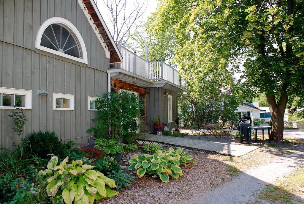 Emilyville Inn Campbellford ภายนอก รูปภาพ