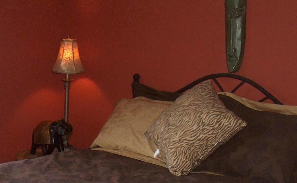 Emilyville Inn Campbellford ภายนอก รูปภาพ